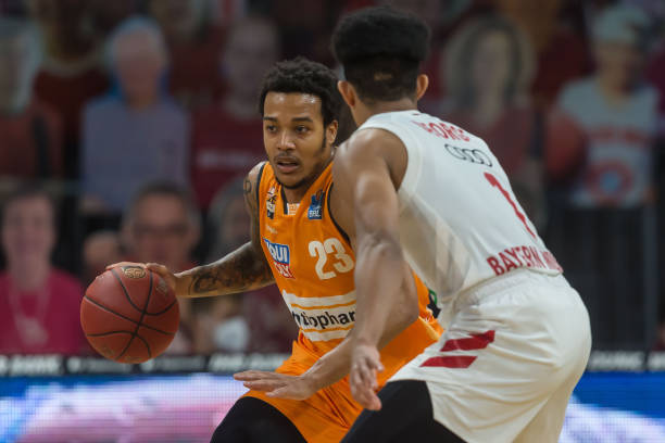 人瞠目结舌 人瞠目结舌