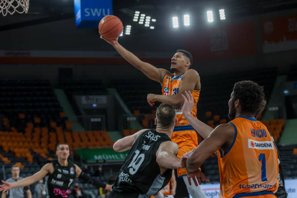 伤退的王钰 伤退的王钰